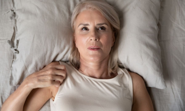 Хрупкий сон. Почему возникает бессонница у пожилых?